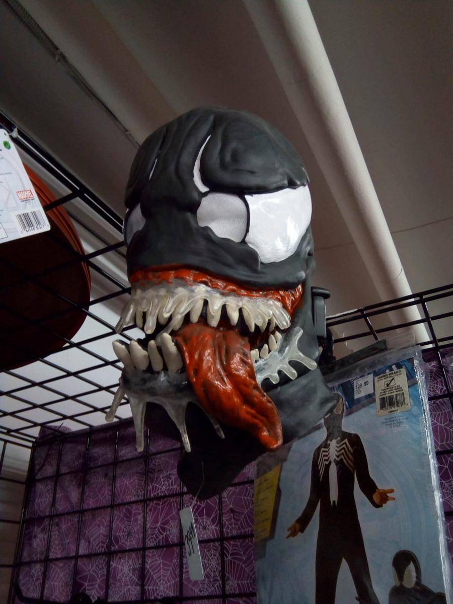 potret objek Venom bentuk gak karuan (reddit.com/user/Brettehwarrior)