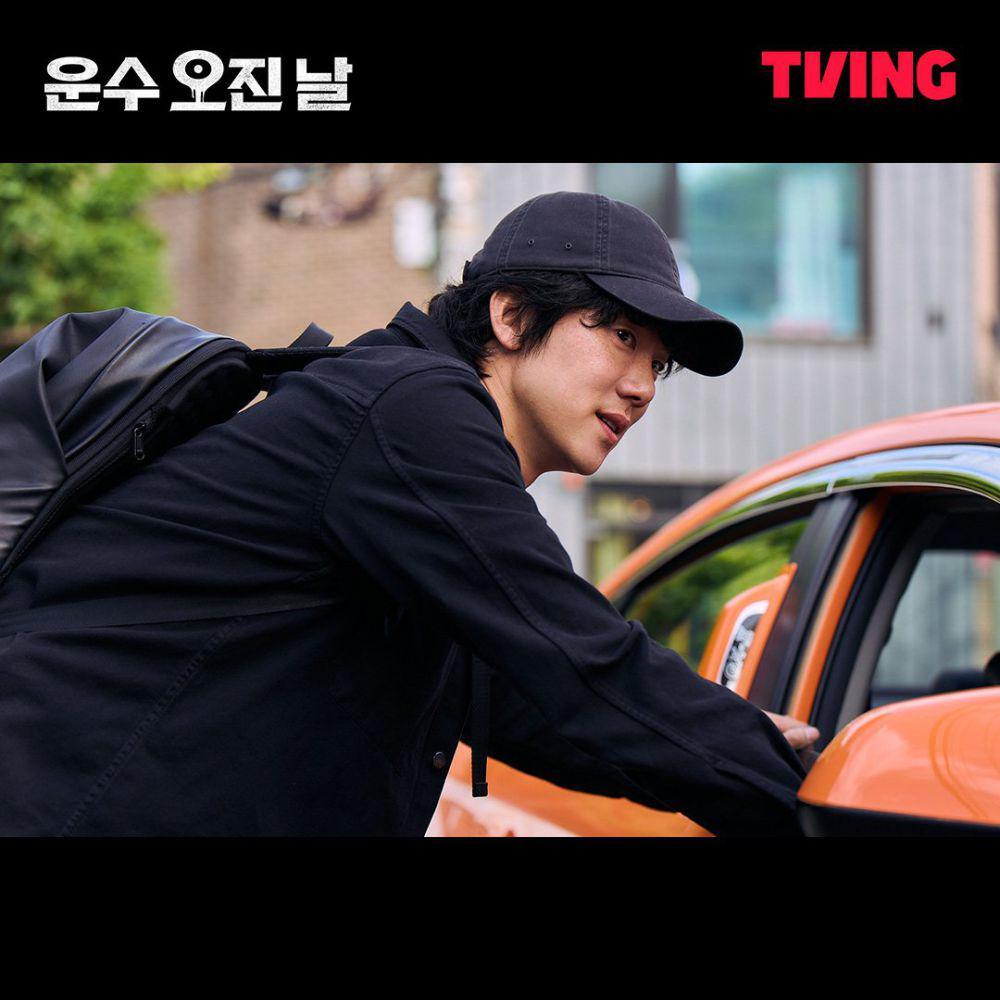 4 Alasan Yoo Yeon Seok Membintangi Drakor Thriller A Bloody Lucky Day
