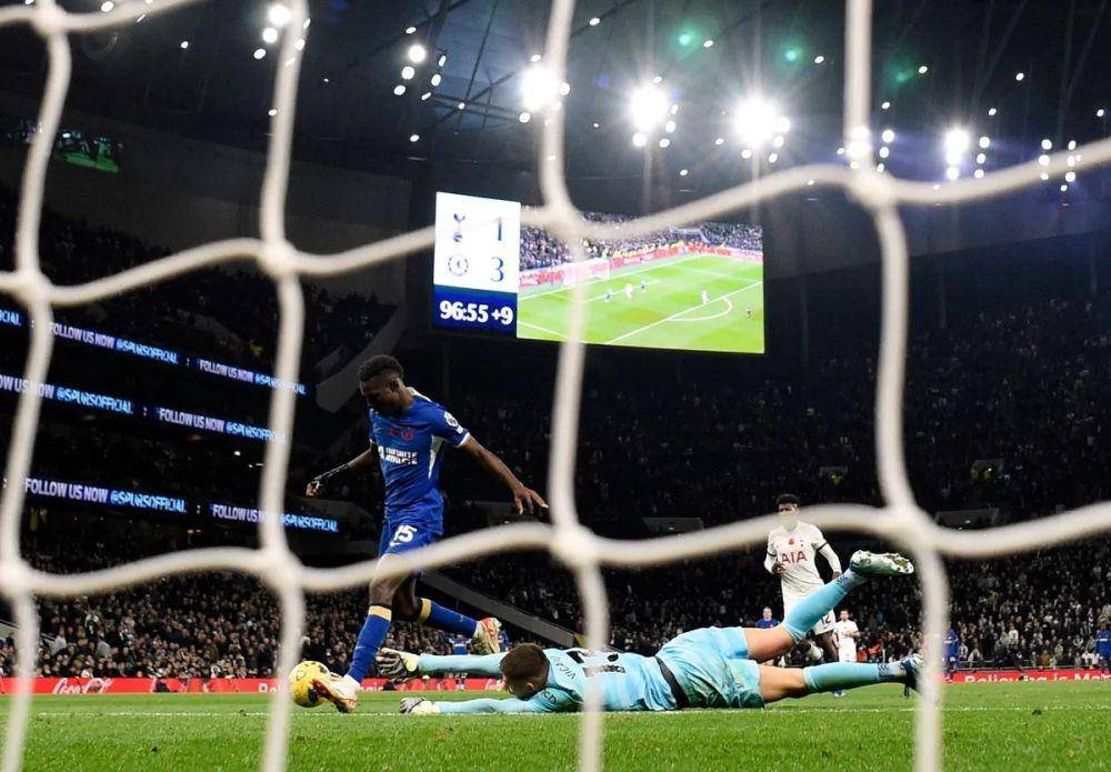 Nicolas Jackson saat membobol gawang Tottenham. (premierleague.com).