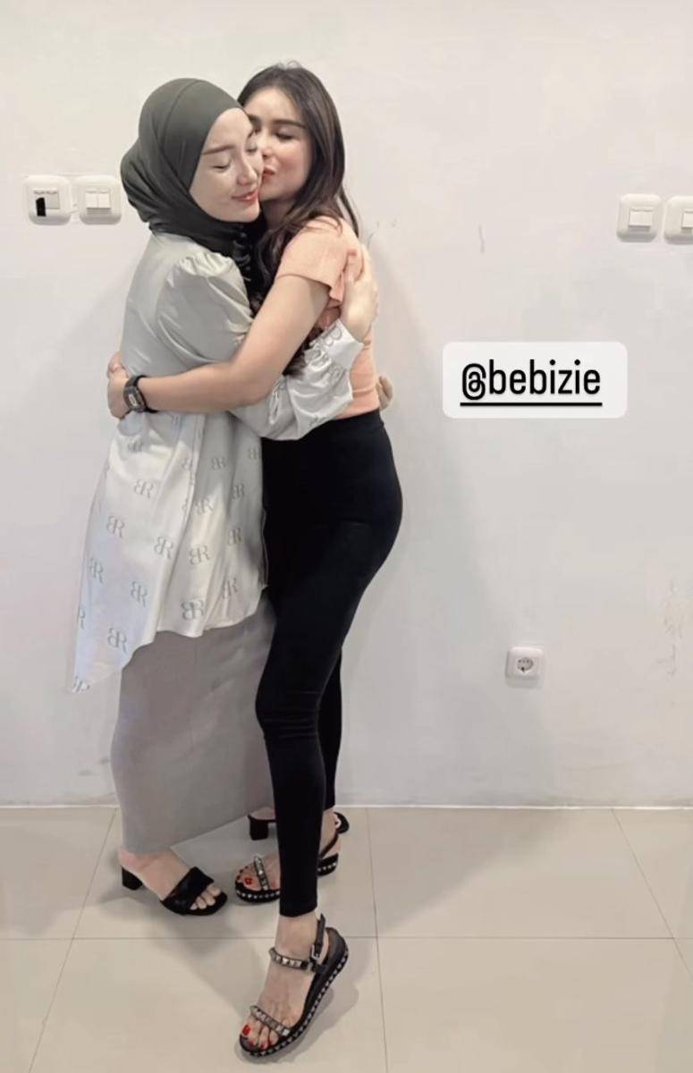 potret Zaskia Gotik berhijab usai umrah (Instagram.com/zaskia_gotix)