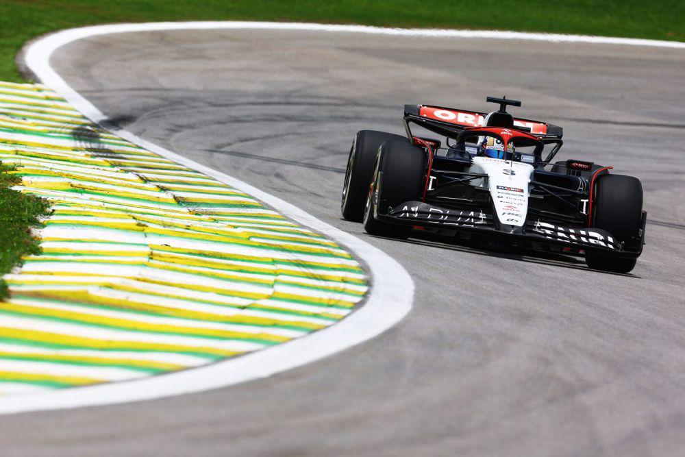 Daniel Ricciardo saat menjalani pekan balap GP Brasil 2023. (scuderia.alphatauri.com)