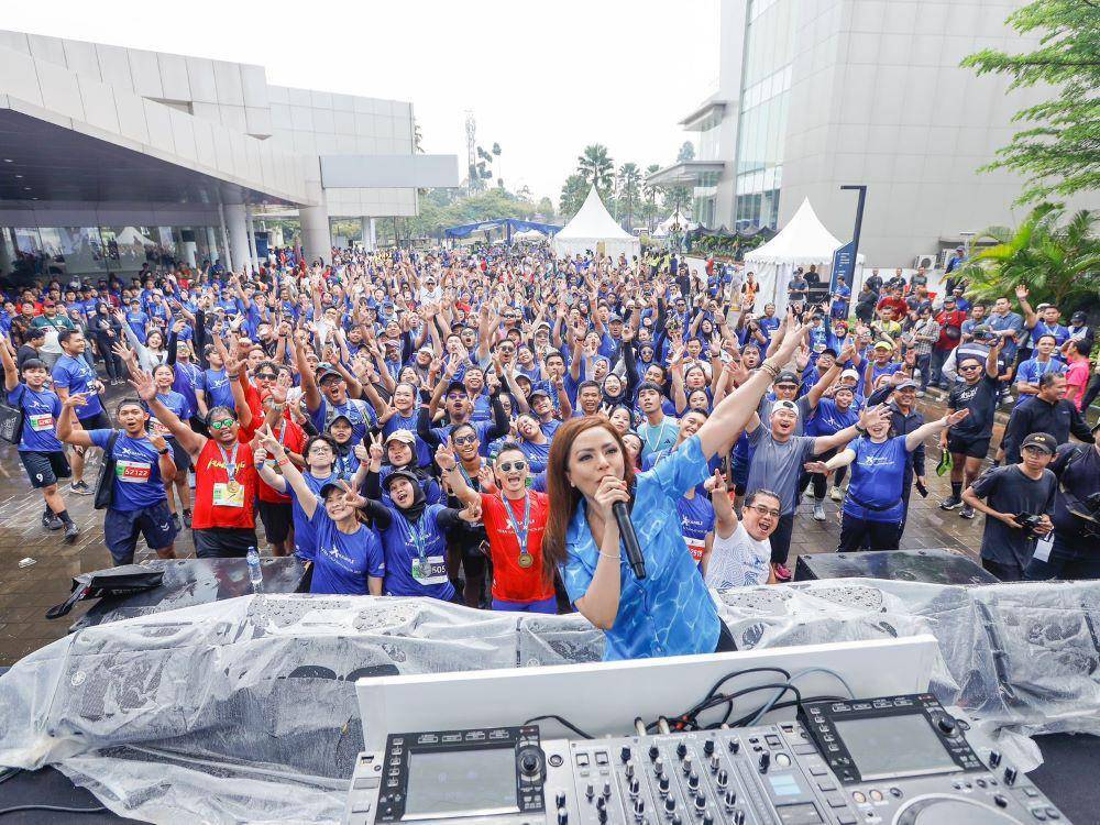 Astra Half Marathon 2023 bertema ”Xtramile” dimeriahkan oleh penampilan dari DJ Yasmin pada Minggu pagi (5/11) di Astra Biz Center, BSD City (dok. Astra)