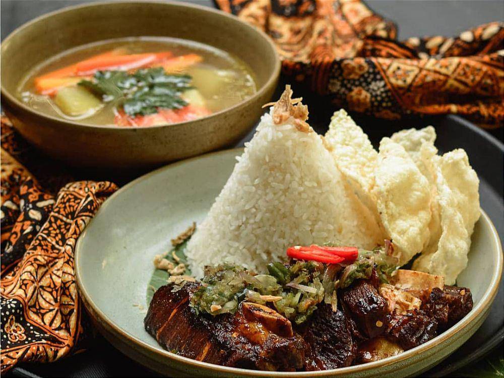 ilustrasi iga bakar cabe ijo di senusa resto (instagram.com/senusaresto.id)
