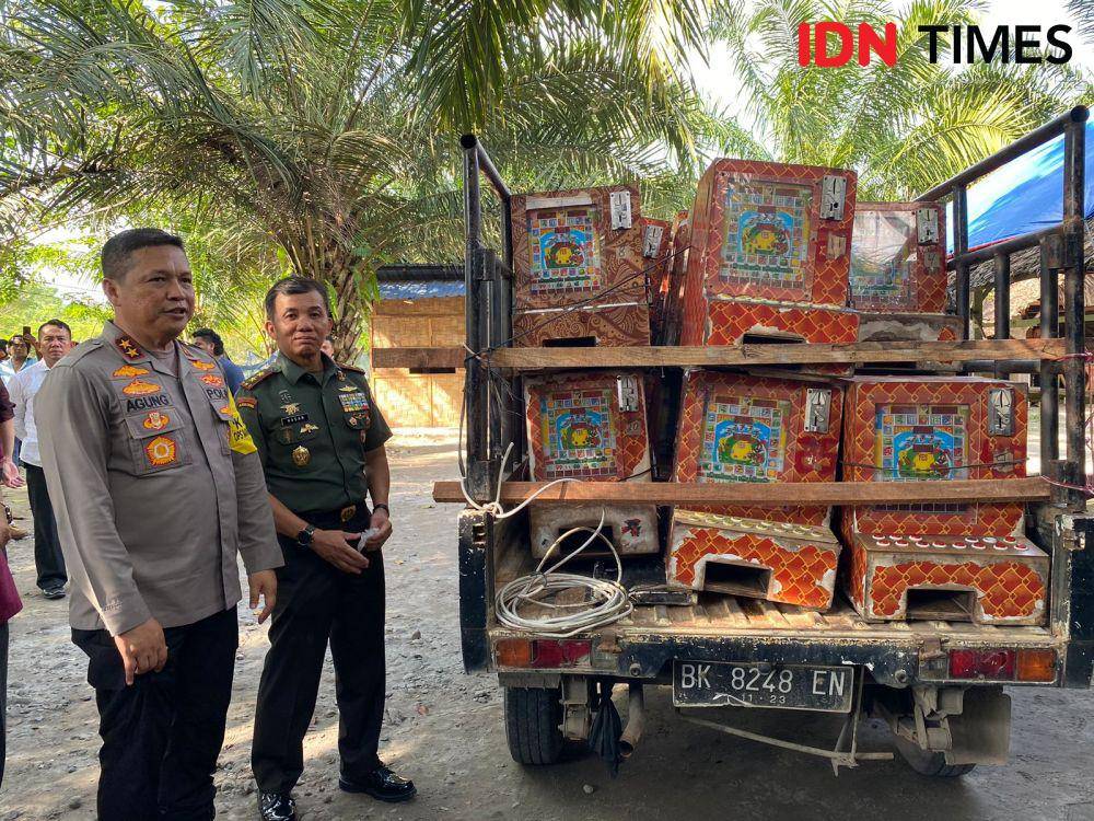 Penggerebekan lokalisasi diduga barak narkoba yang dilakukan Kapoldasu dan Pangdam I Bukit Barisan (IDN Times/ Bambang Suhandoko)