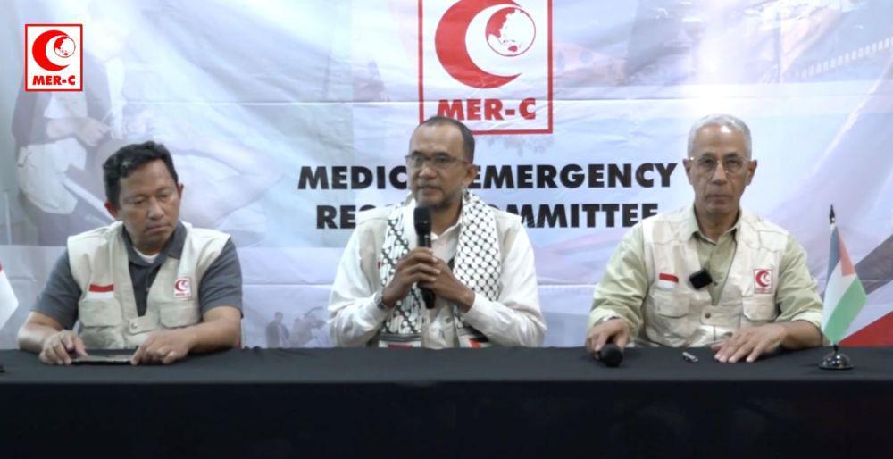 Ketua Presidium Mer-C, Sarbini Abdul Murad (tengah). (dok. Youtube MER-C Indonesia)