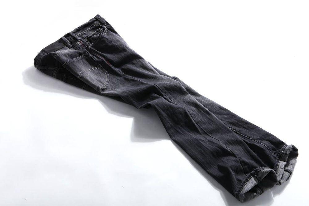celana jeans hitam (pexels.com/Pixabay)