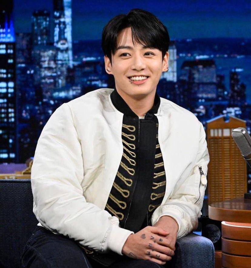potret Jungkook di Tonight Show with Jimmy Fallon (instagram.com/fallontonight)