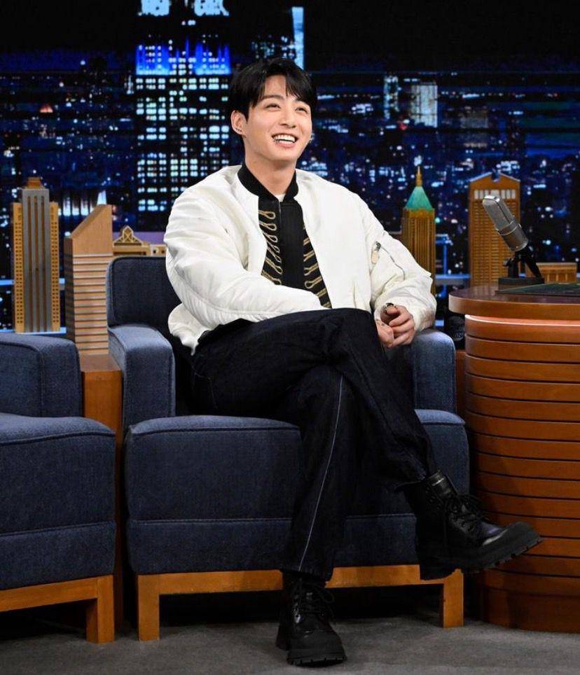 potret Jungkook di Tonight Show with Jimmy Fallon (instagram.com/fallontonight)