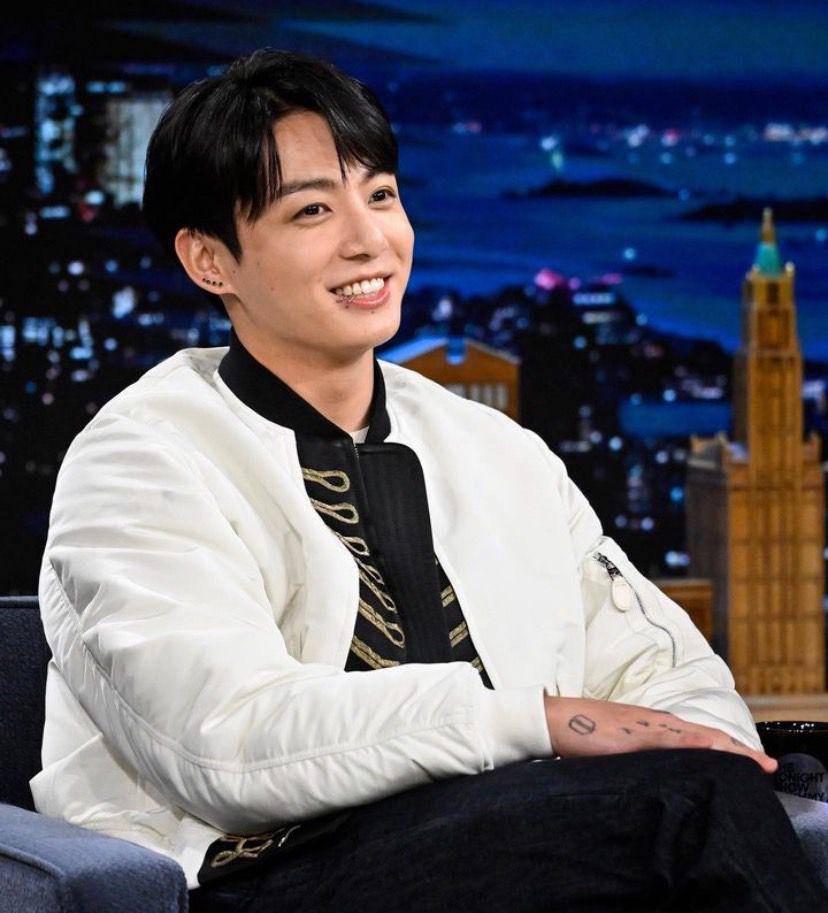 potret Jungkook di Tonight Show with Jimmy Fallon (instagram.com/fallontonight)