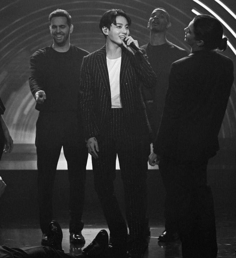 potret Jungkook tampil di Tonight Show with Jimmy Fallon (instagram.com/fallontonight)