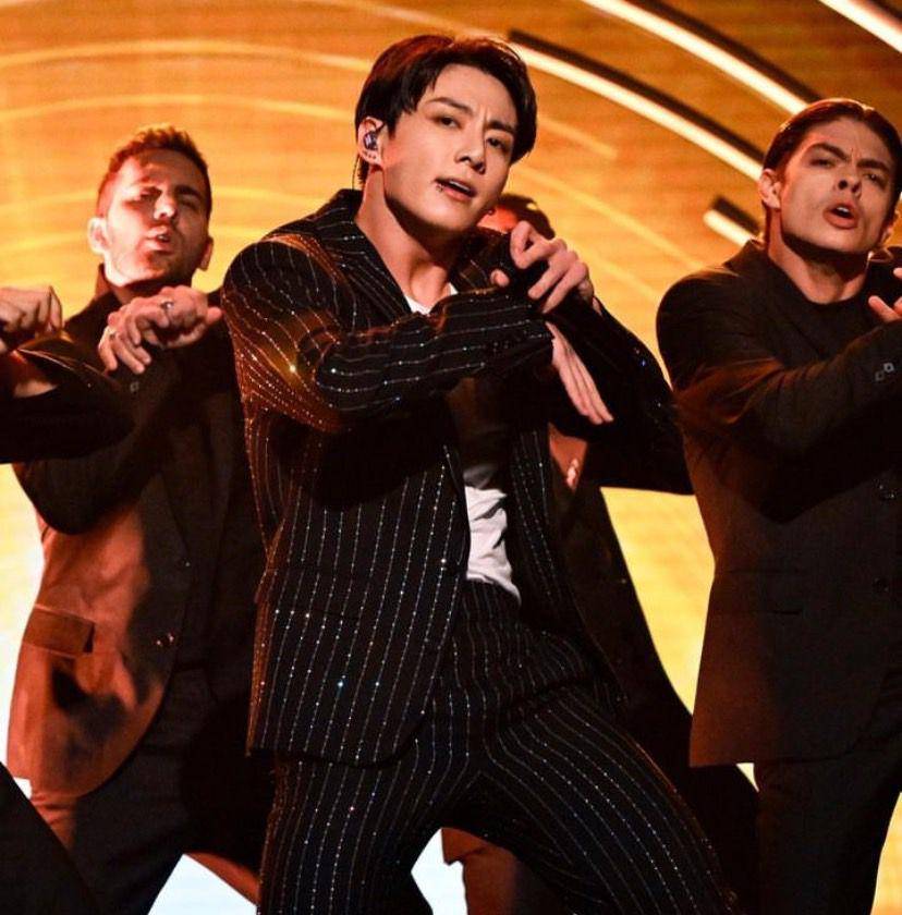 potret Jungkook tampil di Tonight Show with Jimmy Fallon (instagram.com/fallontonight)