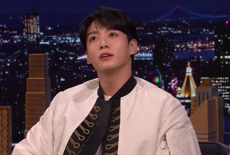 potret Jungkook di Tonight Show with Jimmy Fallon (dok.YouTube/TheTonightShowStarringJimmyFallon)