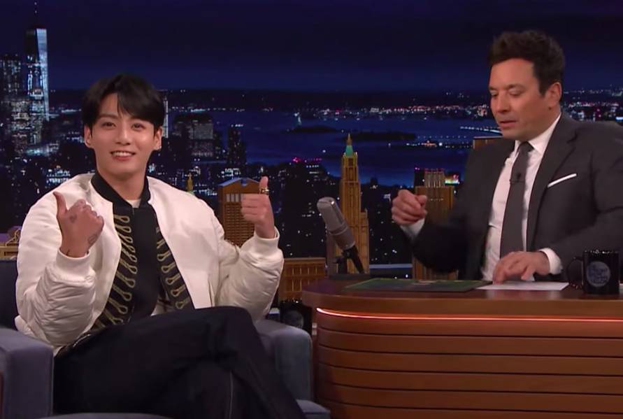 potret Jungkook di Tonight Show with Jimmy Fallon (dok.YouTube/TheTonightShowStarringJimmyFallon)