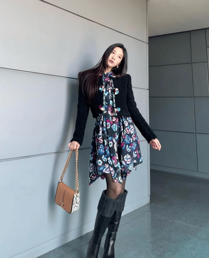 ide padu padan outfit floral pattern ala Joy Red Velvet (instagram.com/_imyour_joy)