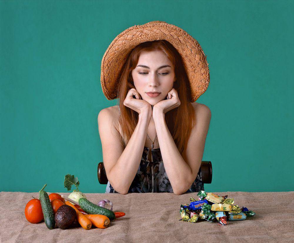 ilustrasi makanan tidak sehat vs makanan sehat (pixabay.com/JerzyGorecki)