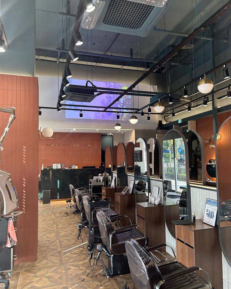 Park Seung Chol Hair Studio, Hongdae-Seoul (instagram.com/wonchuuu)
