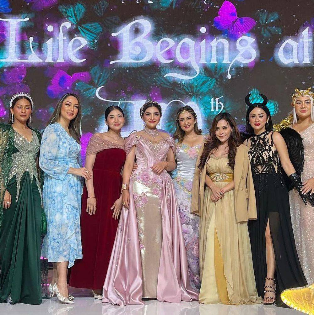 potret Nafa Urbach dan sahabat (instagram.com/nafaurbach)
