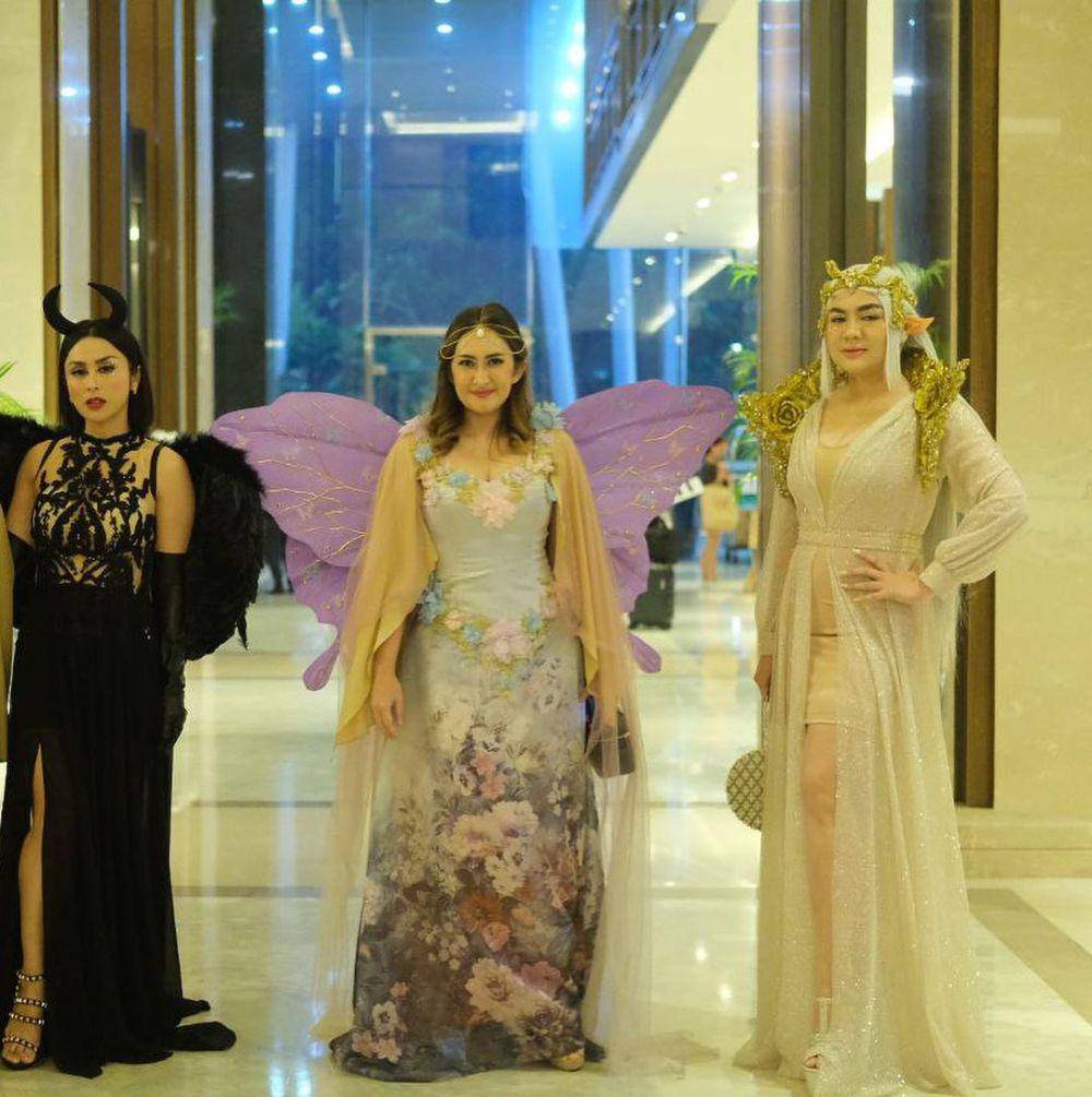potret Nafa Urbach dan sahabat (instagram.com/nafaurbach)