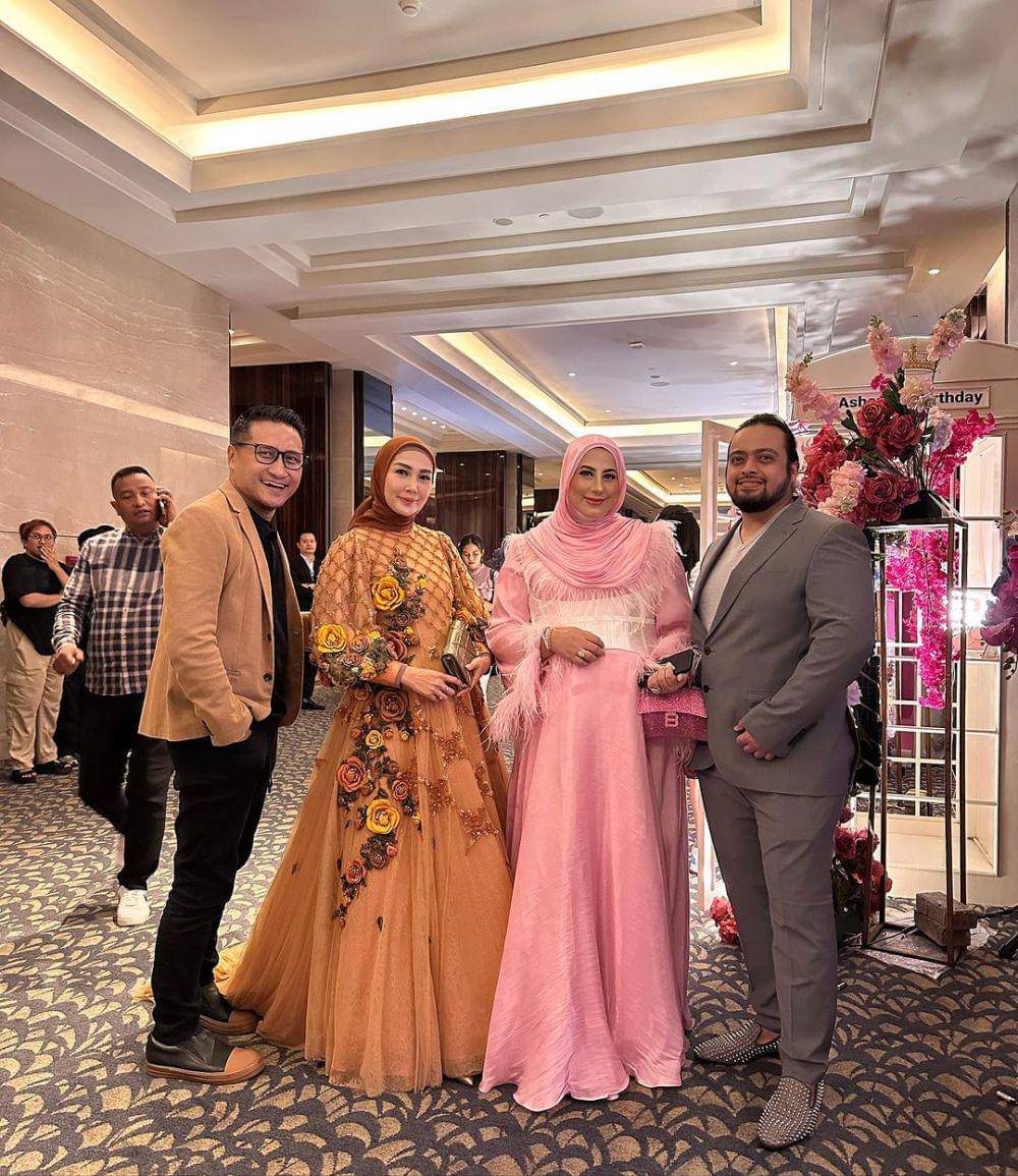 potret Fenita Arie dan Arie Untung bersama Tasyi Athasyia dan suami (instagram.com/fenitarie)