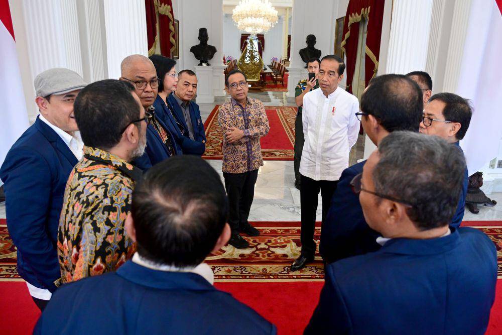 Presiden Jokowi menerima Pengurus Persatuan Wartawan Indonesia (PWI) Pusat di Istana Merdeka pada Selasa (7/11/2023). (dok. Muchlis Jr - Biro Pers Sekretariat Presiden)