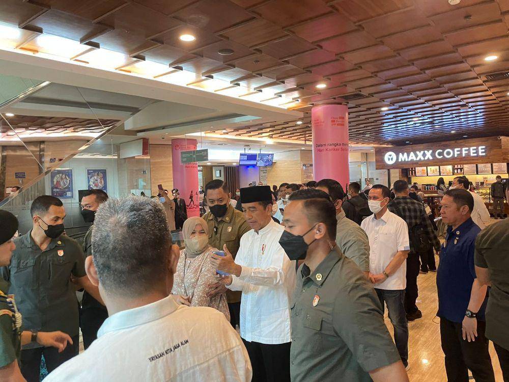 Presiden Jokowi jenguk Doni Monardo di rumah sakit (Dok.BNPB)