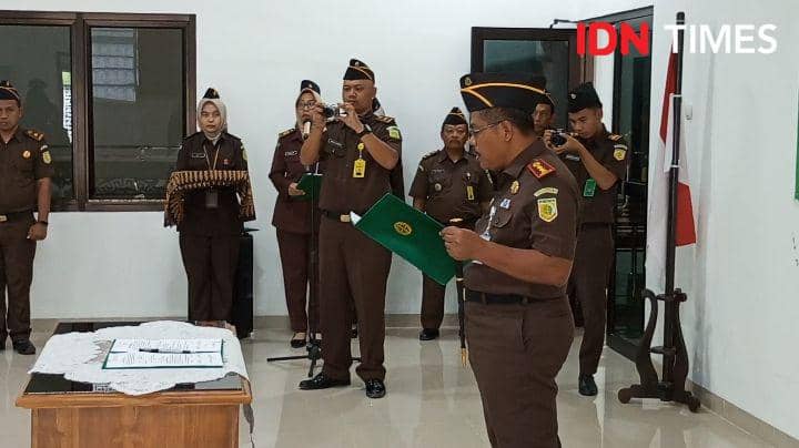 Kajari Cilacap, Sunarko, SH, MH meminta Kasipidsus segera menyesuaikan dan meneruskan kinerja sebelumnya untuk lebih baik.(IDN Times/Sutrisno).