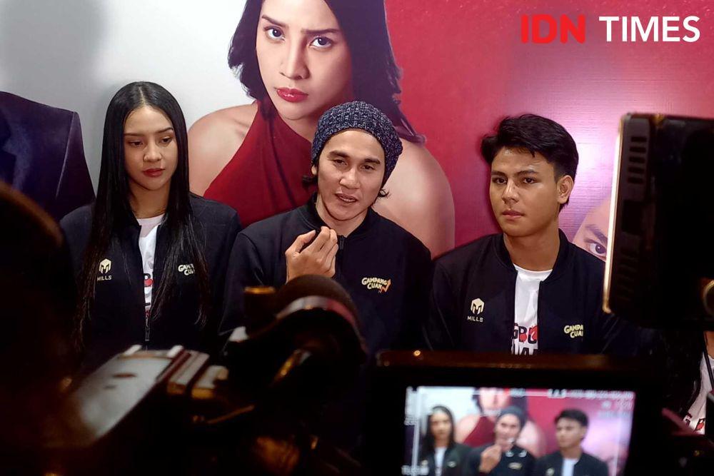 Totalitas Pemeran Film Gampang Cuan, Vino-Anya Beneran Pukul-pukulan