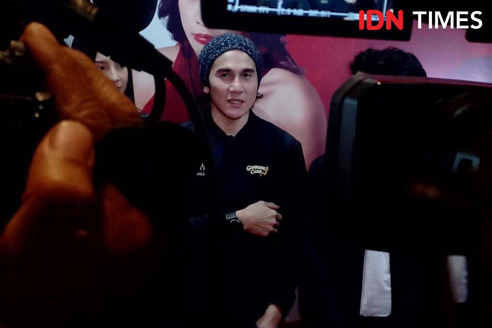 Vino G. Bastian di konferensi pers film Gampang Cuan pada Rabu (8/11/2023) di XXI Epicentrum, Jakarta. (IDN Times/Ines Suseno)