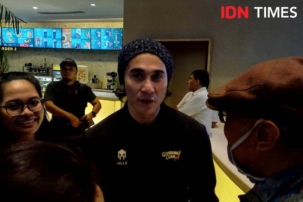 Vino G. Bastian di konferensi pers film Gampang Cuan pada Rabu (8/11/2023) di XXI Epicentrum, Jakarta. (IDN Times/Ines Suseno)