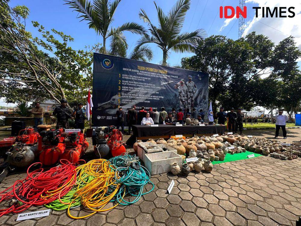 Alat bantu selam, dan ribuan barang bukti yang dicuri diamankan KKP. (IDN Times/Teri).