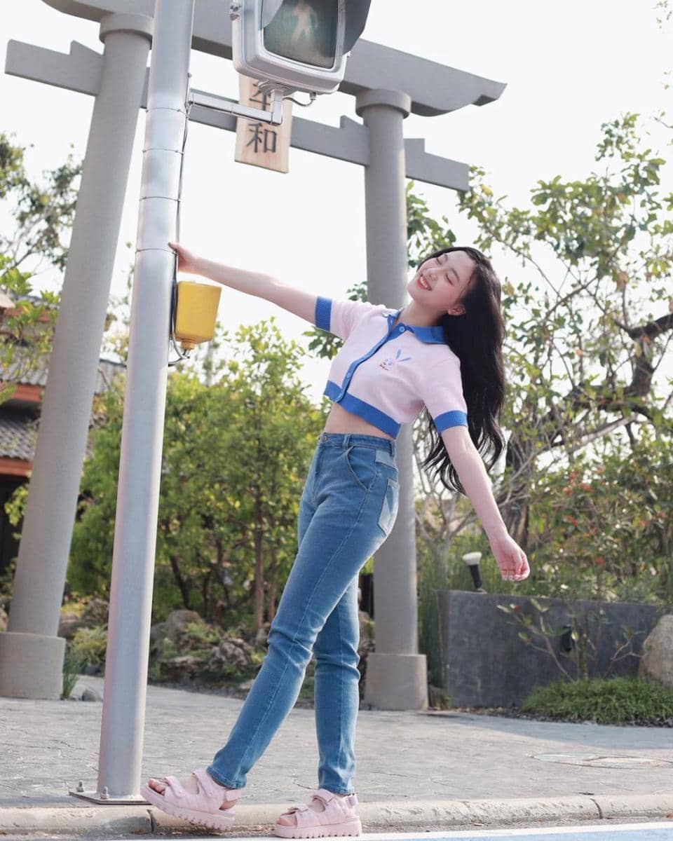 Aheye 4EVE (instagram.com/aheyekrn_)