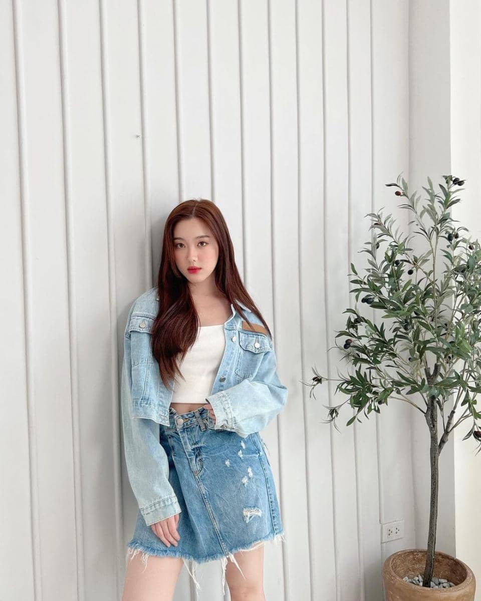 Aheye 4EVE (instagram.com/aheyekrn_)