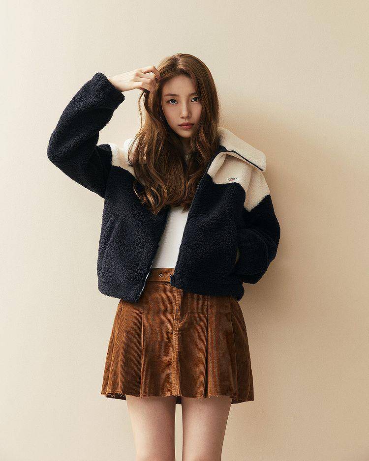 Bae Suzy (instagram.com/guess)
