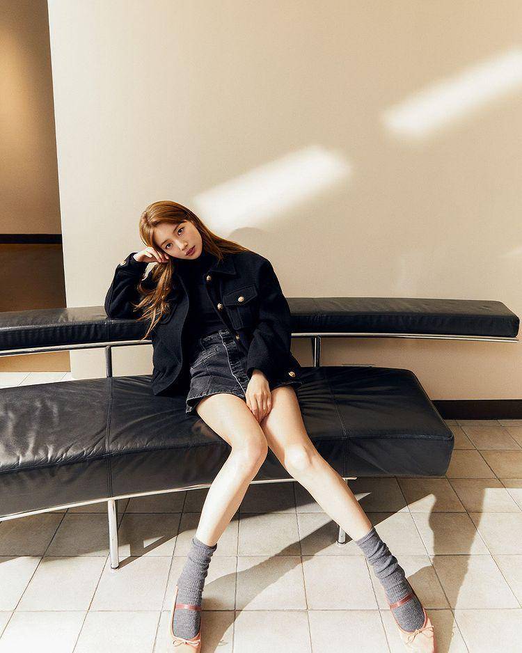 Bae Suzy (instagram.com/guess)