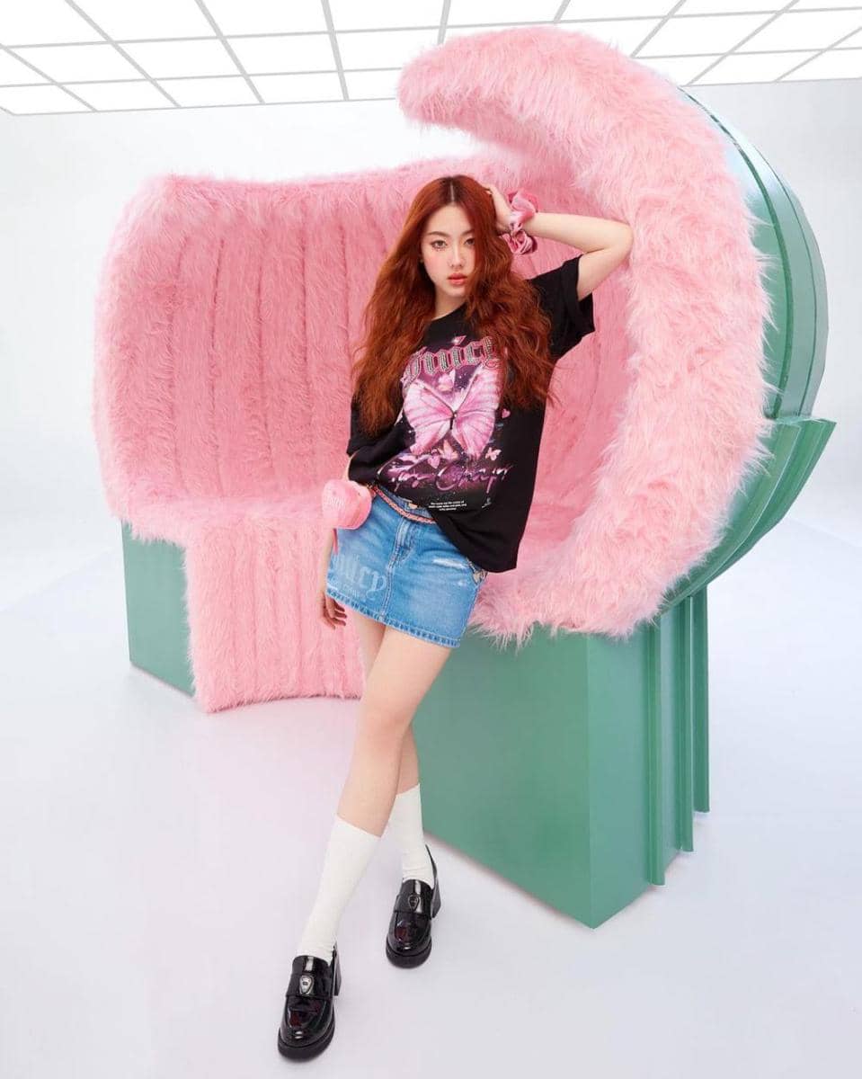 Aheye 4EVE (instagram.com/aheyekrn_)