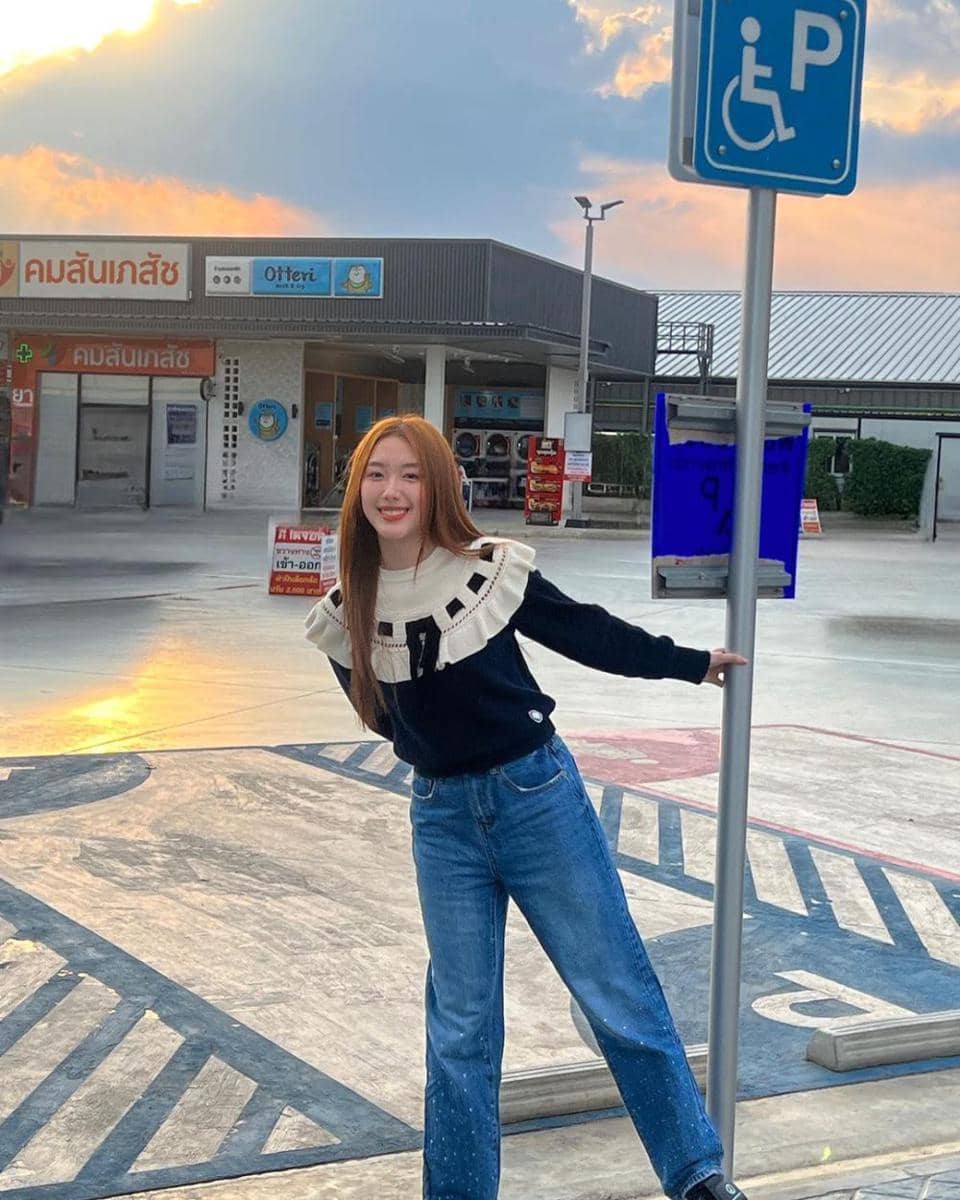 Aheye 4EVE (instagram.com/aheyekrn_)