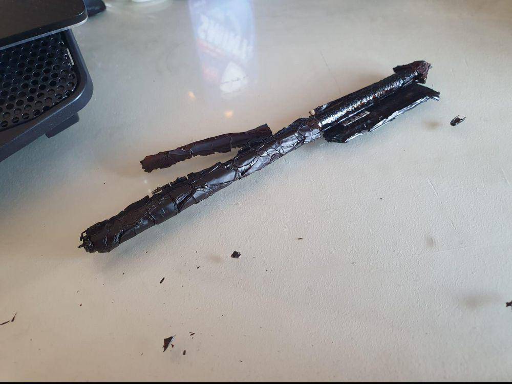 potret momen apes karena pulpen (reddit.com/user/r0arpunzel)