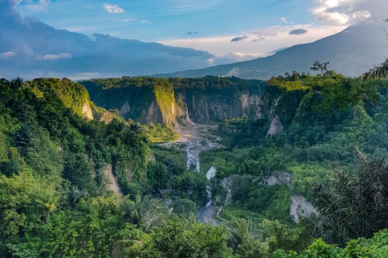 [QUIZ] Bisa Tebak Nama Lembah Cantik di Indonesia Ini?