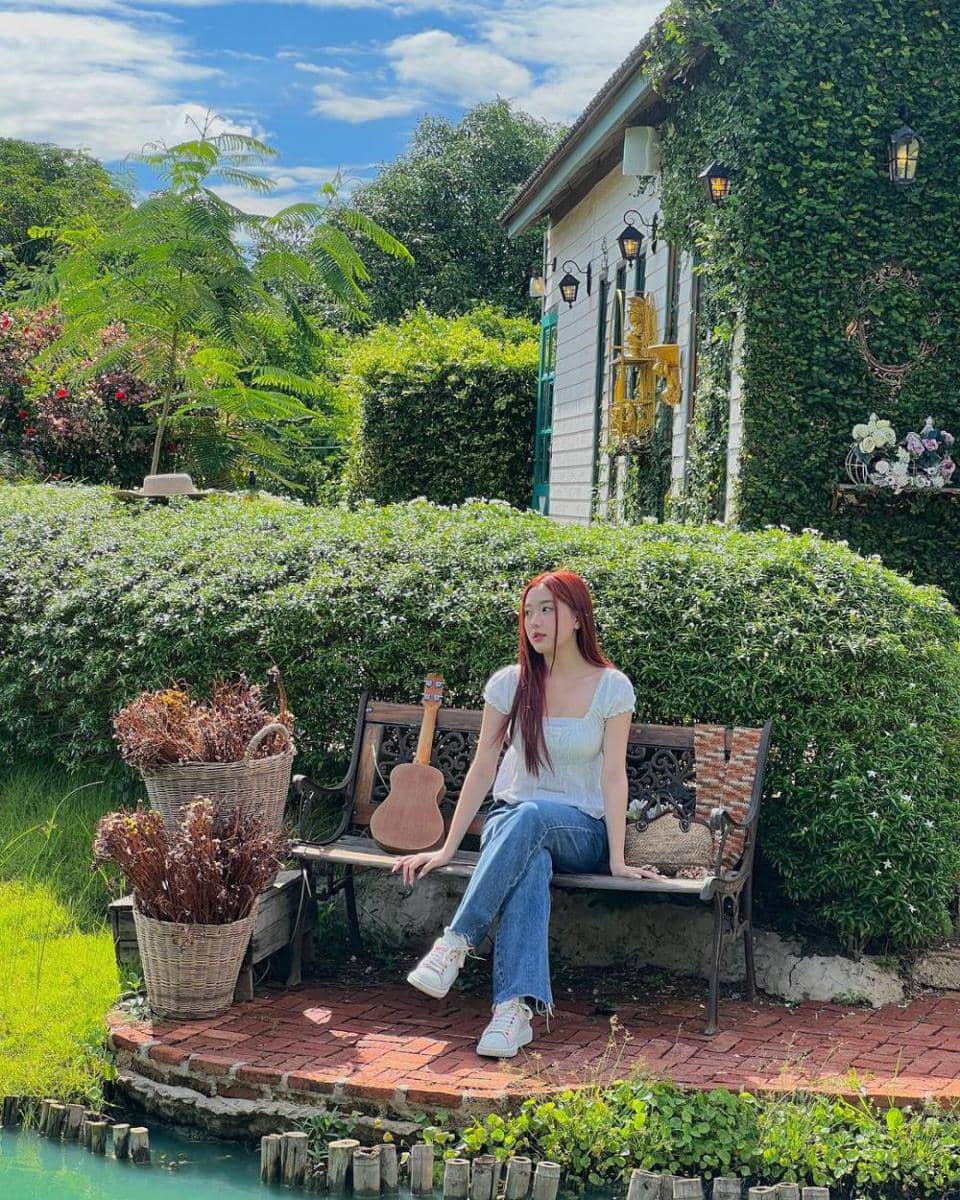 Aheye 4EVE (instagram.com/aheyekrn_)