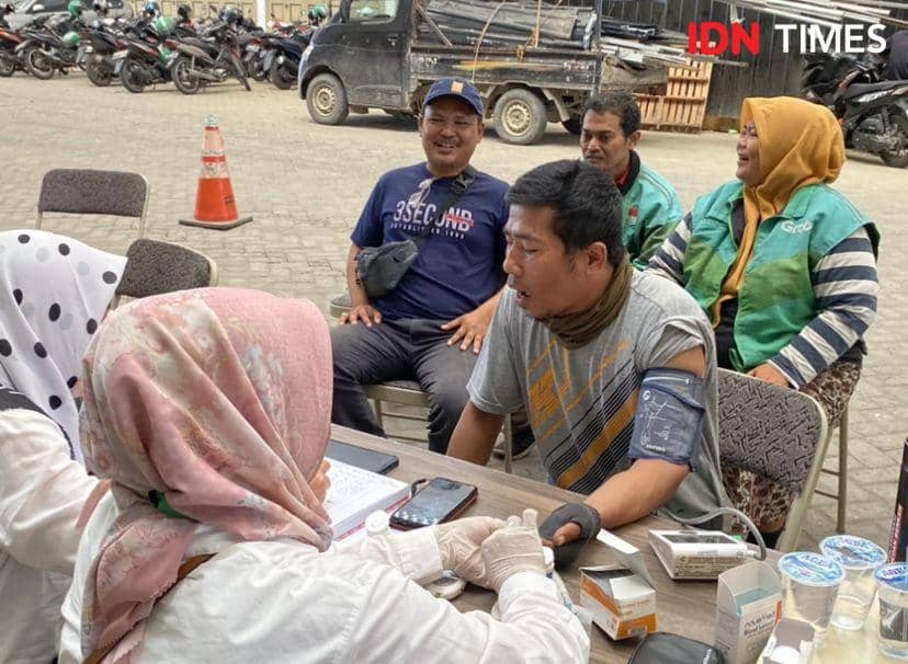Dinkes Provinsi Sumatera Utara menggelar Skrining Kesehatan kepada pengemudi ojol (IDN Times/Indah Permata Sari)