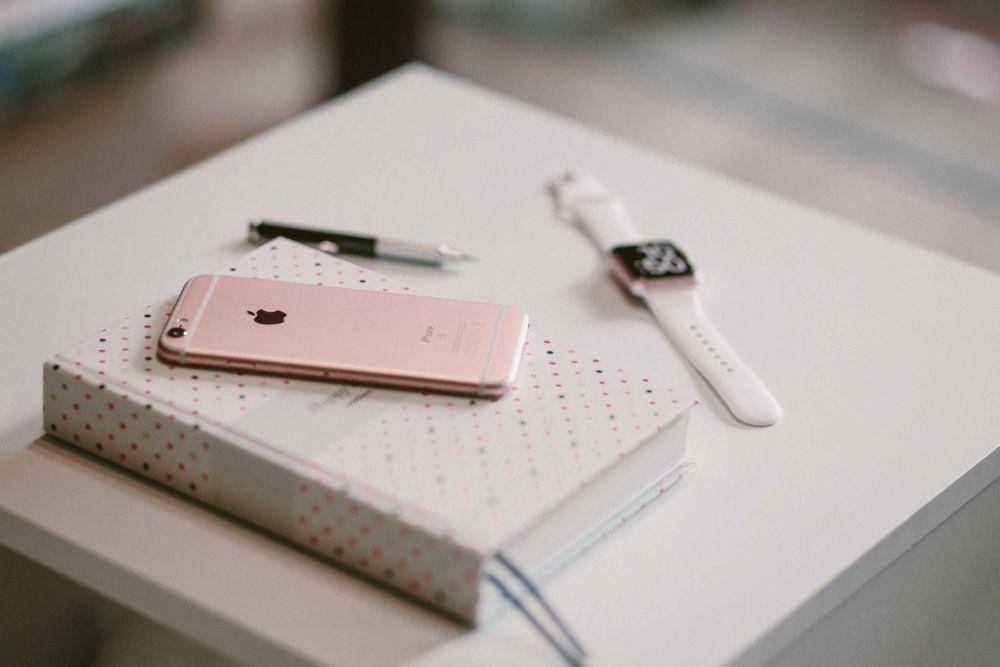 ilustrasi ponsel tanpa menggunakan casing (unsplash.com/freestocks)
