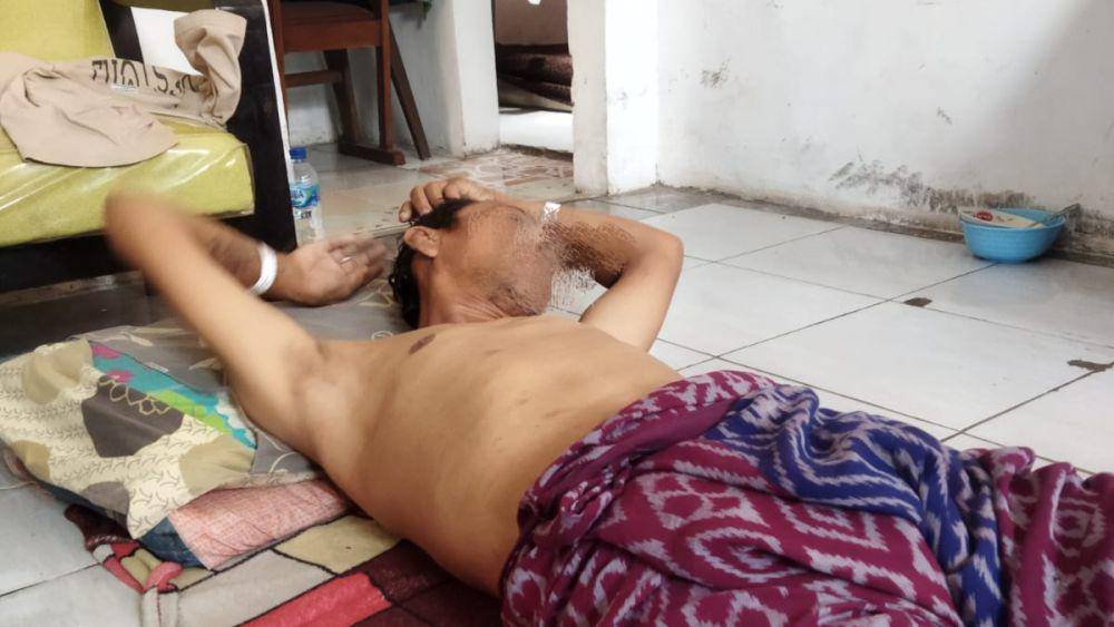 AM saat ditemui di rumahnya. (IDN Times/Rizal Adhi Pratama)