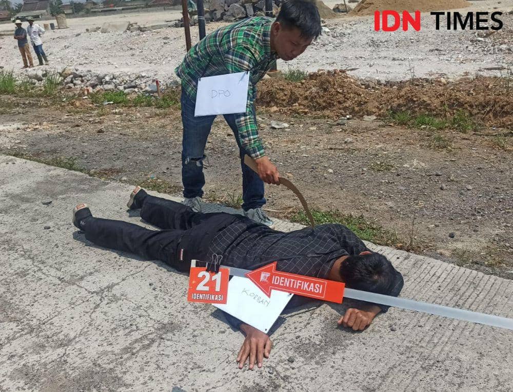 Rekonstruksi kasus tawuran antar pelajar menewaskan seorang siswa SMK BLK Bandar Lampung inisal GIZ (17), Rabu (8/11/2023). (IDN Times/Tama Yudha Wiguna).