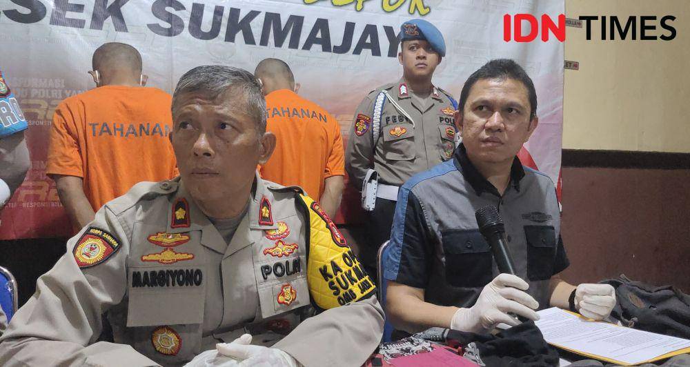 Kapolsek Sukmajaya, Kompol Margiyono (kiri) dan Kasat Reskrim Polres Metro Depok, Kompol Hadi Kristanto saat berada di Polsek Sukmajaya, Polres Metro Depok. (IDNTimes/Dicky)