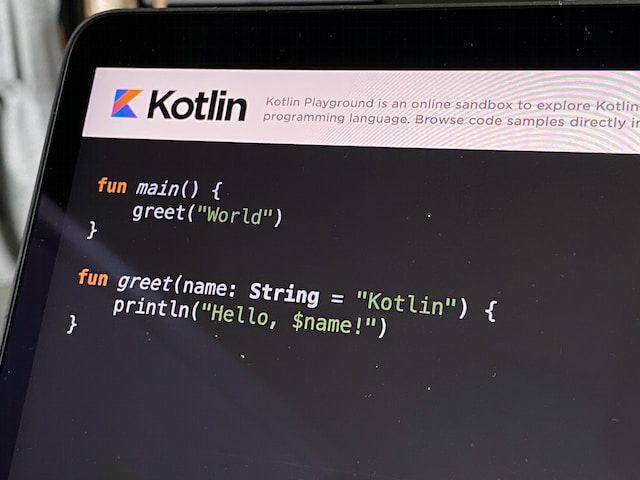 ilustrasi bahasa pemrograman Kotlin (unsplash.com/Louis Tsai)