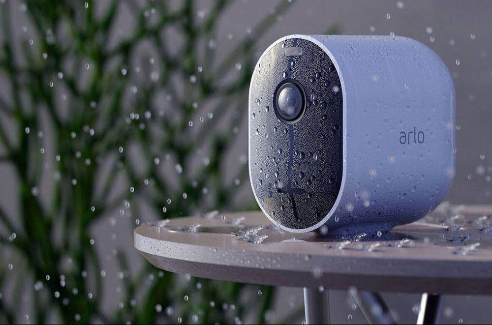 Arlo Pro 4 (youtube.com/What Our Future)