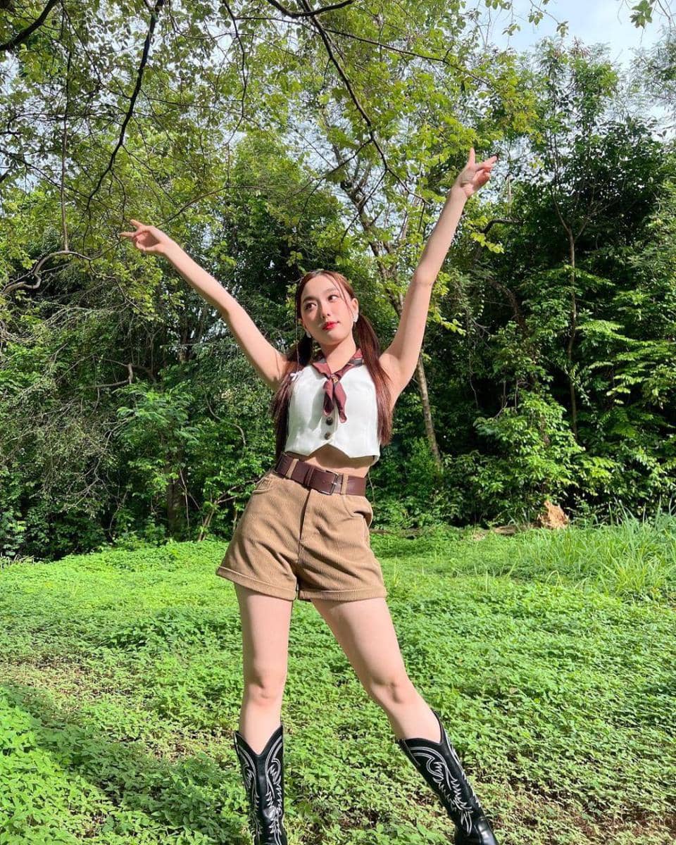 Aheye 4EVE (instagram.com/aheyekrn_)