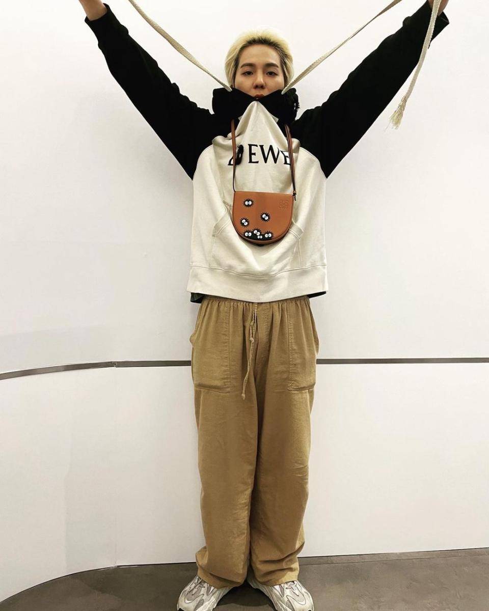 celana oversize ala Mino WINNER (instagram.com/realllllmino)