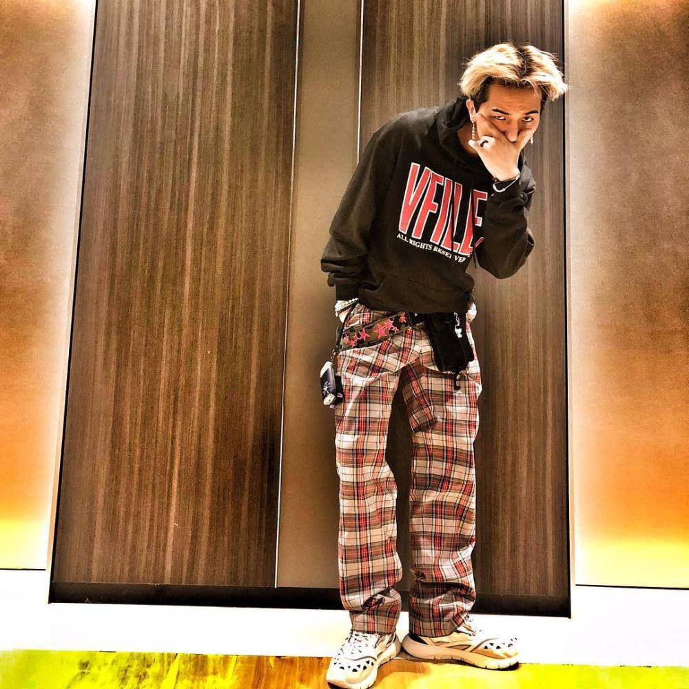 celana oversize ala Mino WINNER (instagram.com/realllllmino)