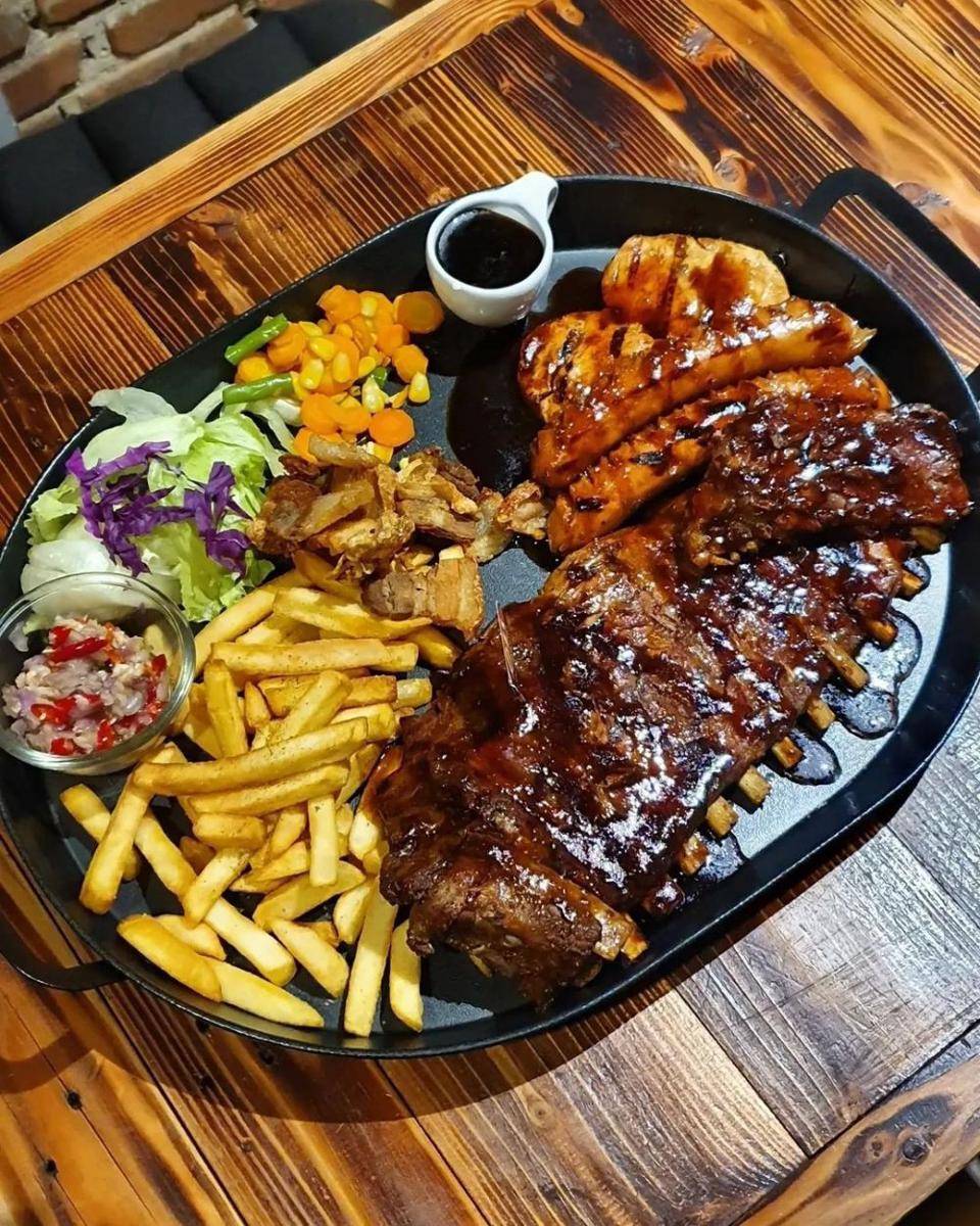 OZTPORKRIBS (instagram.com/oztporkribsbdg)